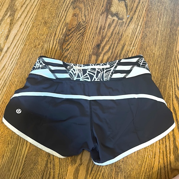 Black and white low waisted 2.5 speed up Lululemon shorts. - Picture 2 of 3